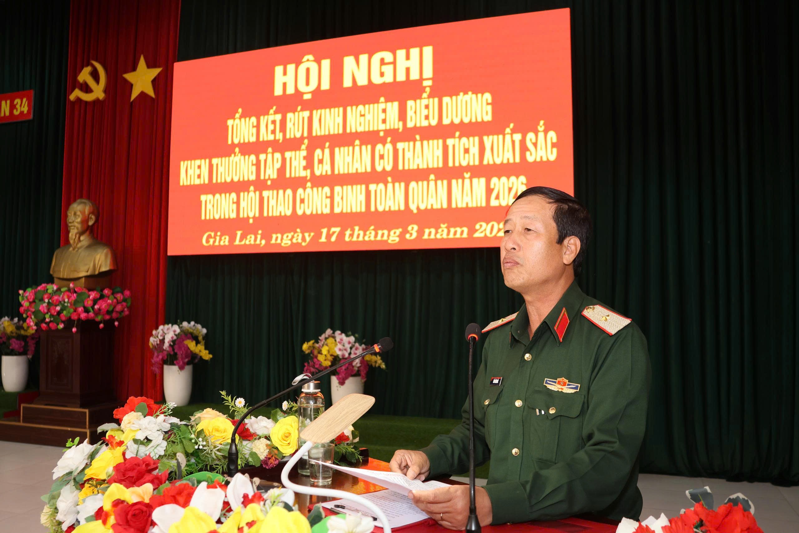 thieu-tuong-tran-cong-duc-pho-tu-lenh-kiem-tham-muu-truong-quan-doan-34-phat-bieu-hoi-nghi-1773740948.jpg
