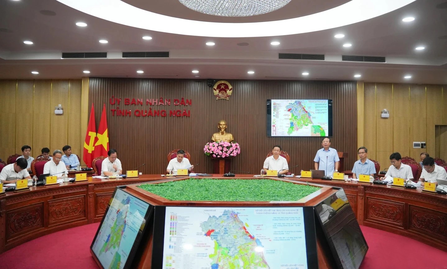 1-quang-canh-buoi-lam-viec-giua-lanh-dao-ubnd-tinh-quang-ngai-va-ubnd-tp-da-nang-1784809681.jpg