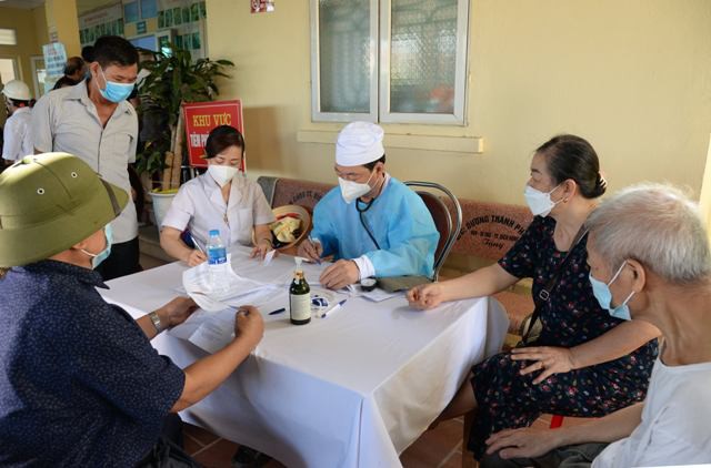 tiem-vaccin-cho-nguoi-tren-65-tuoi2-1629203658.jpg