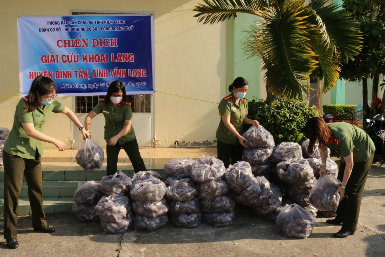 1-phu-nu-kien-giang-1640441991.jpg