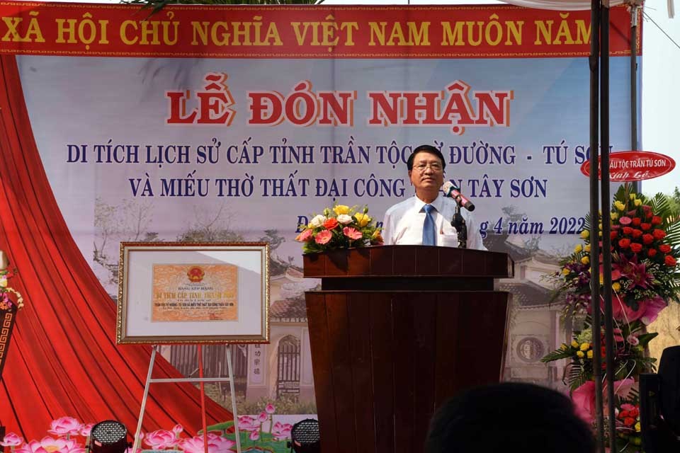 9-ong-pham-ngoc-lan-chu-tich-ubnd-huyen-mo-duc-phat-bieu-tai-buoi-le-1649860025.jpg