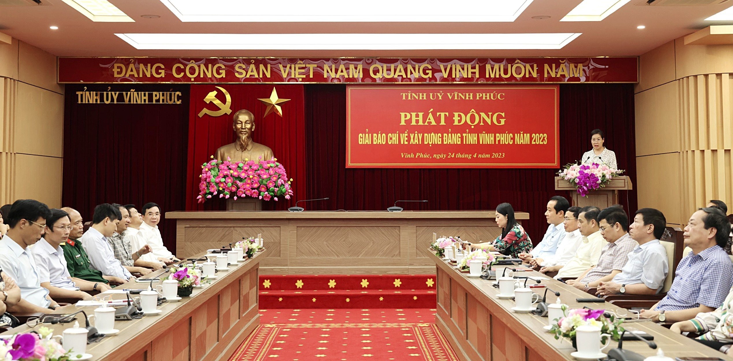 quang-canh-buoi-le-phat-dong-1682326099.jpg