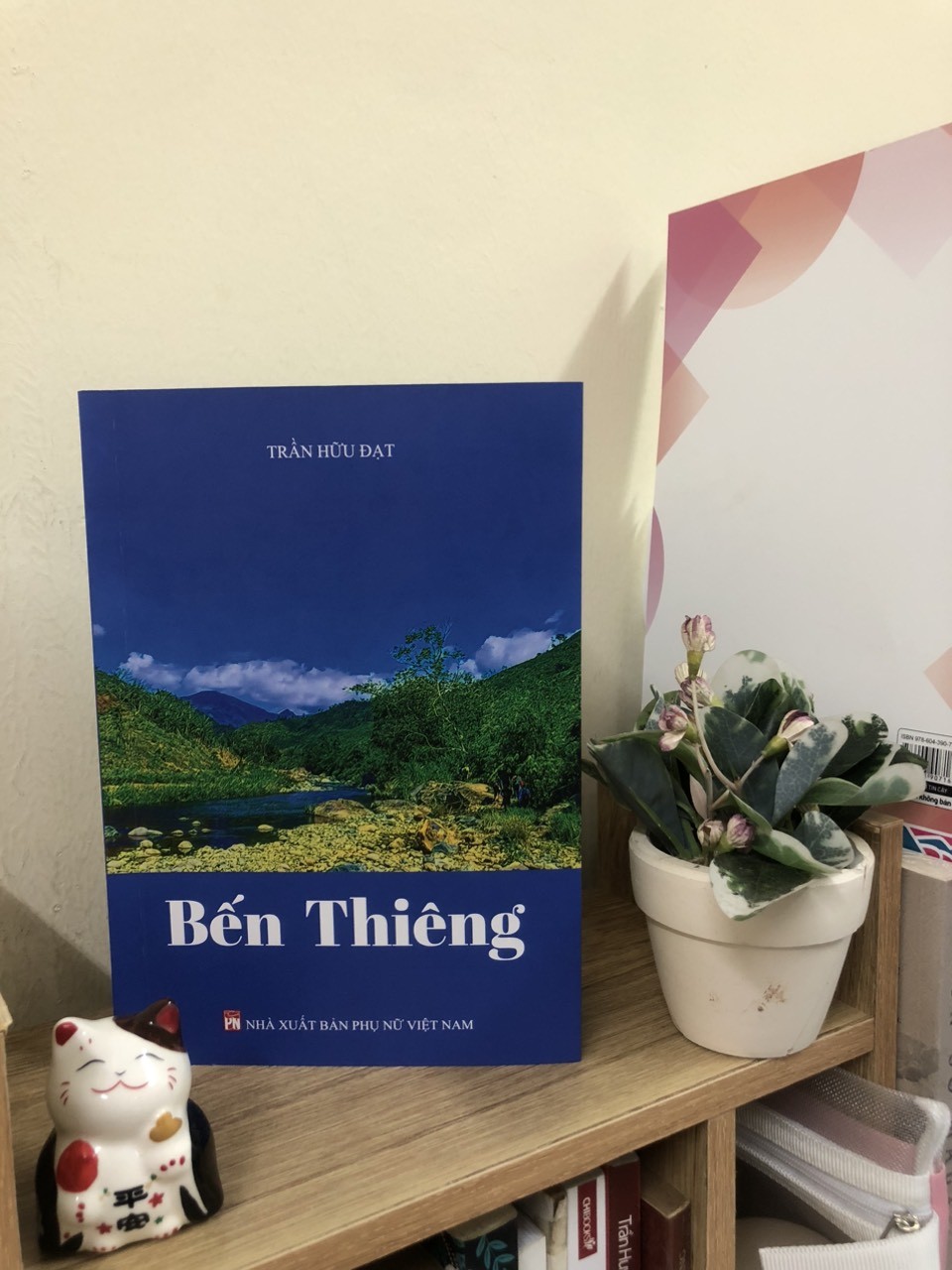 bia-cuon-tieu-thuyet-ben-thieng-1695972171.jpg