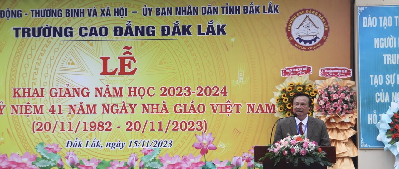 hieu-truong-truong-cao-dang-dak-lak-hoang-minh-cuong-phat-bieu-khai-giang-nam-hoc-2023-2024-1700213279.jpg