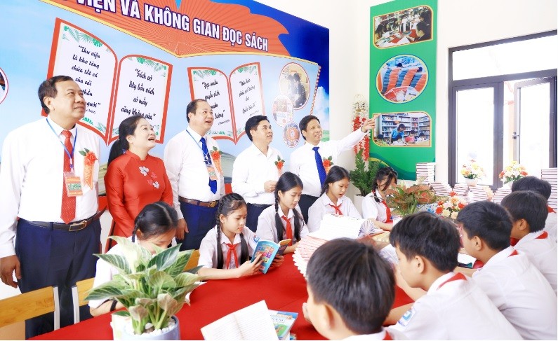 thu-vien-doc-sach-van-nan-van-truc-1717391292.jpg