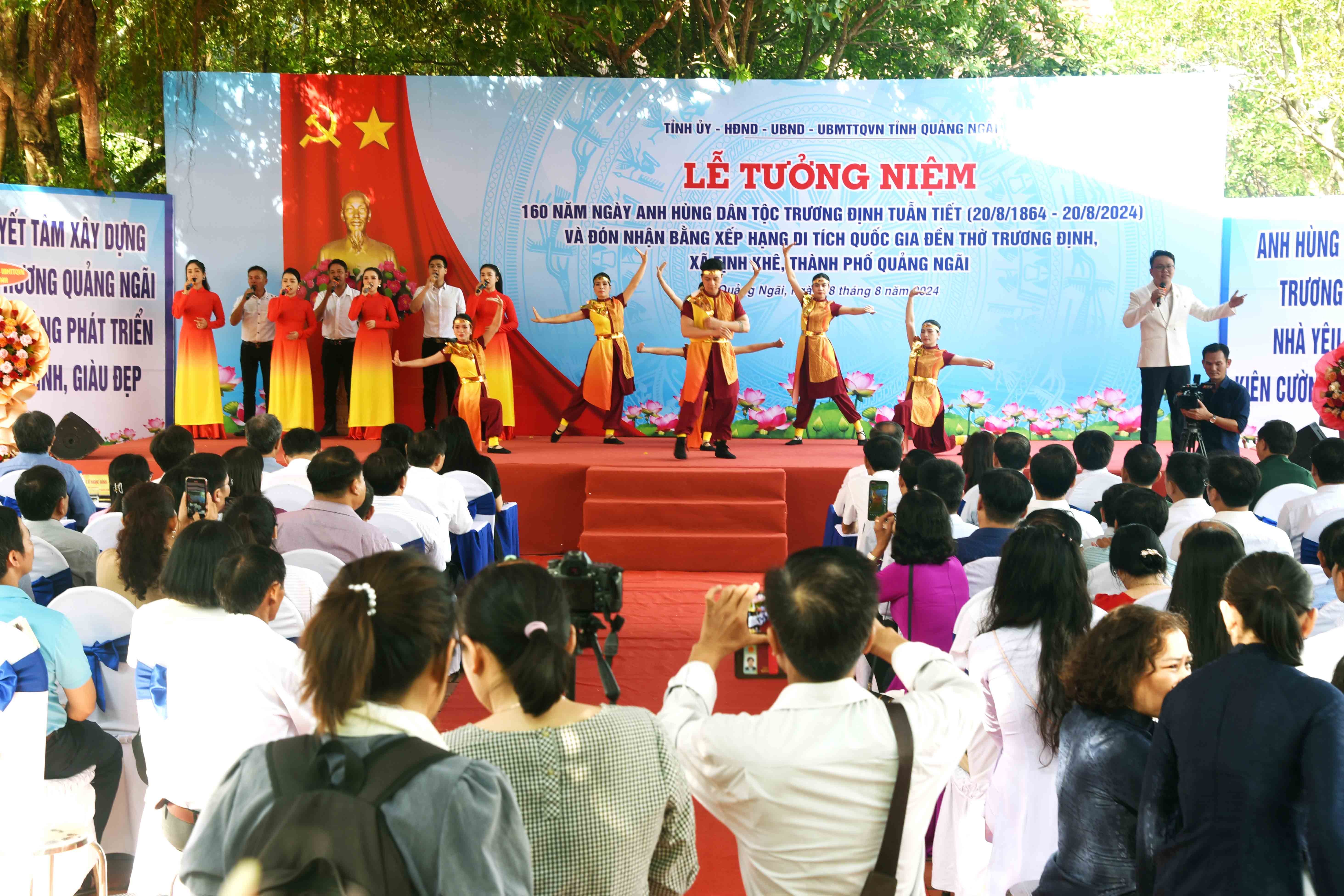 14chuong-trinh-nghe-thuat-1723986346.jpg