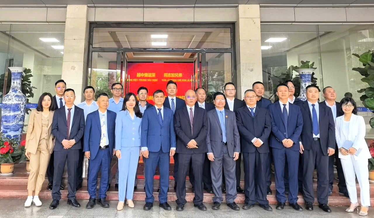 doan-cong-tac-pvcfc-da-co-mot-chuyen-lam-viec-tham-quan-tai-hong-lan-van-thien-hoa-thanh-cong-hua-hen-dem-lai-nhieu-loi-ich-cho-ba-con-nong-dan-viet-nam-1732030179.jpg