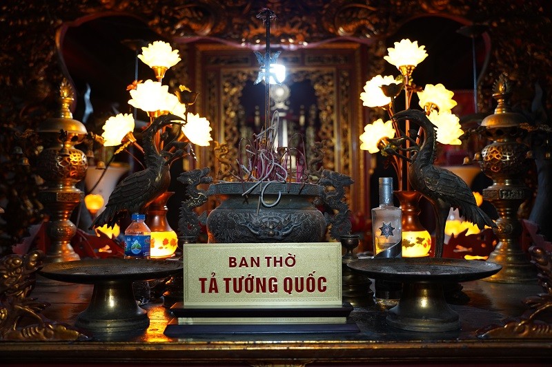 ban-tho-ta-tuong-quoc-tran-nguyen-han-1735964268.JPG