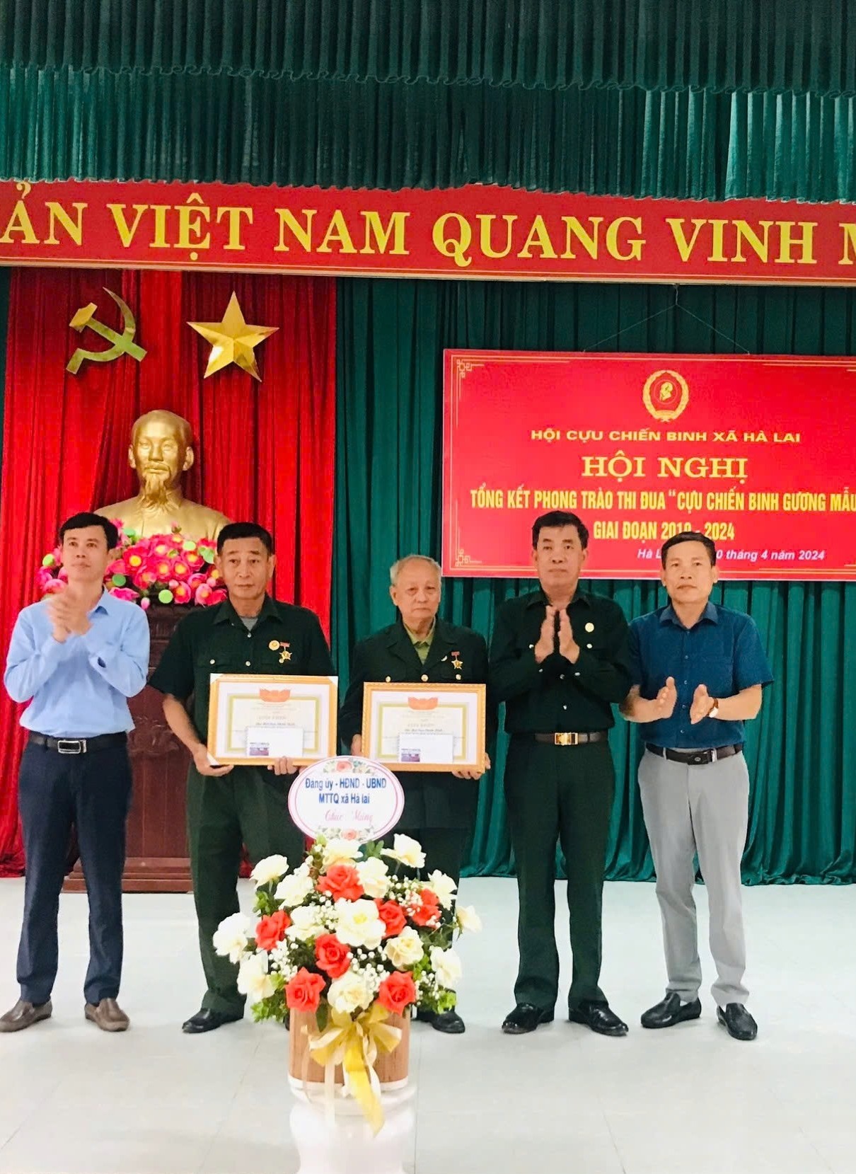 chi-hoi-truong-ccb-chi-hoi-thon-phu-tho-mai-van-tich-giua-nhan-khen-thuong-cua-hoi-cap-tren-nam-2024-1756615381.jpg