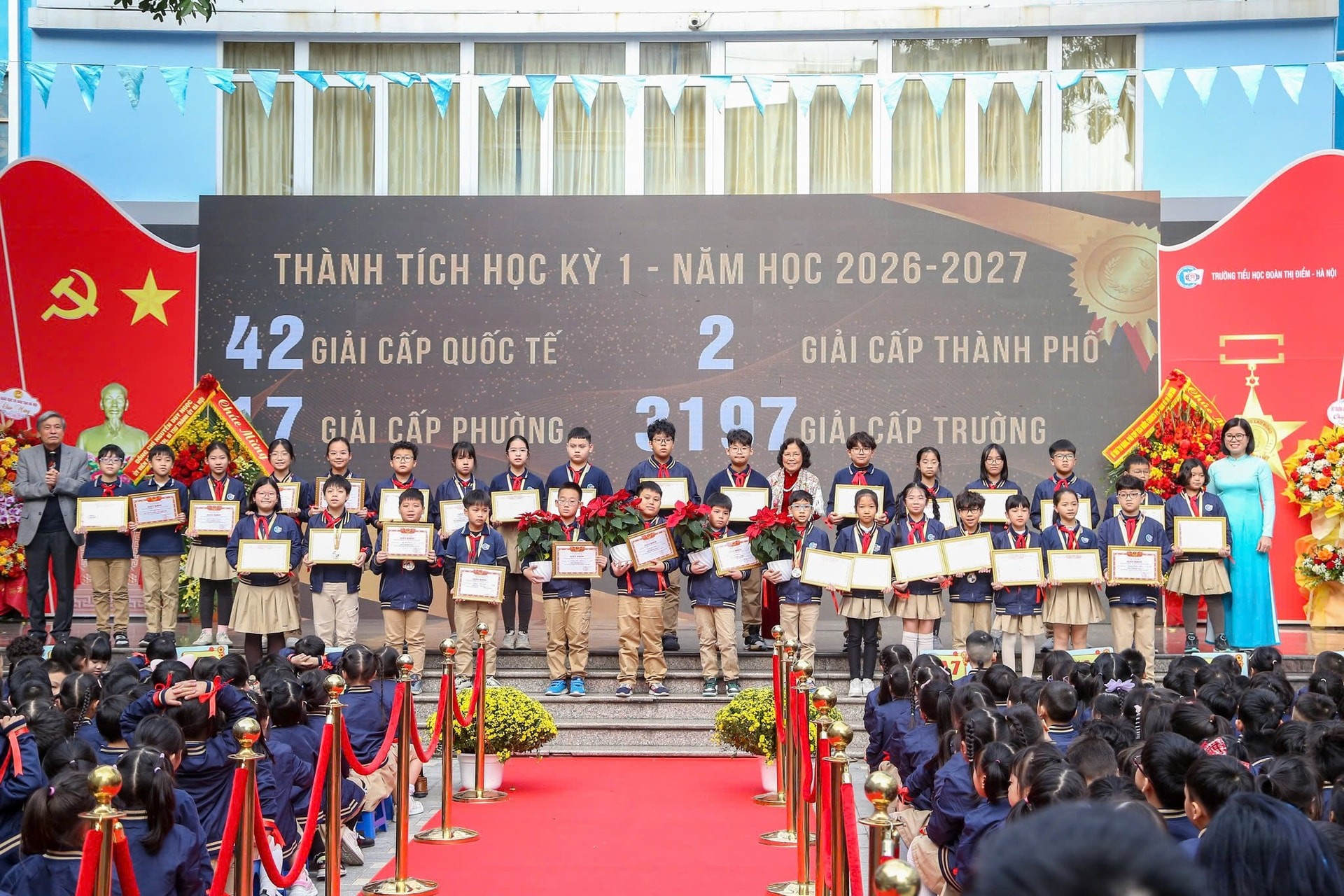 anh-1-dtd-trao-thuong-hoc-sinh-dat-thanh-tich-cao-1769592258.jpeg