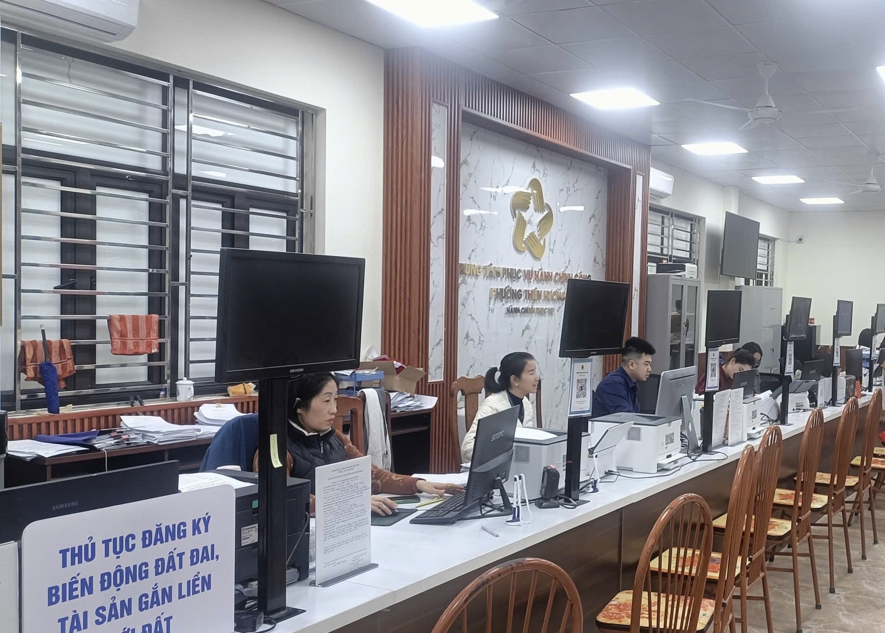 Trung tâm phục vụ Hành chính công phường Thiên Hương được nâng cấp mở rộng nhằm nâng cao chất lượng phục vụ . (Ảnh – Yên Bình)