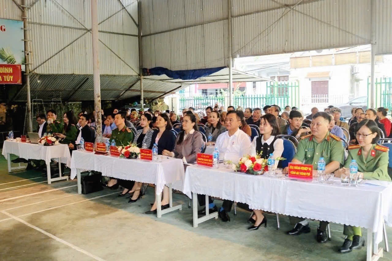 UBND phường ra mắt mô hình “ Tổ dân khố không Ma túy”, “Dòng họ không Ma túy”. (Ảnh : Yên Bình )