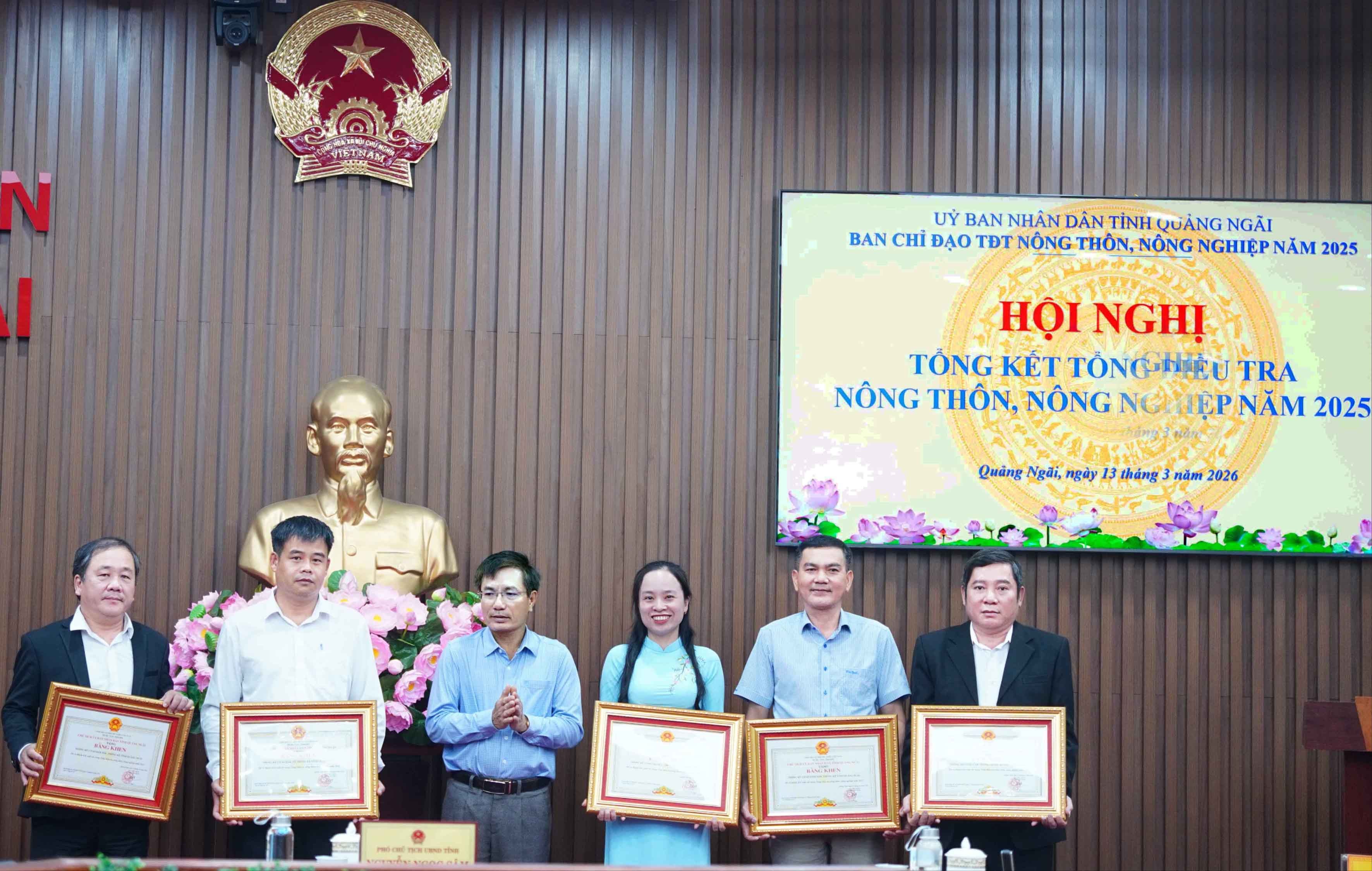 4-pho-chu-tich-ubnd-tinh-nguyen-ngoc-sam-trao-bang-khen-cua-chu-tich-ubnd-tinh-cho-cac-tap-the-dat-thanh-tich-xuat-sac-1773392843.jpg