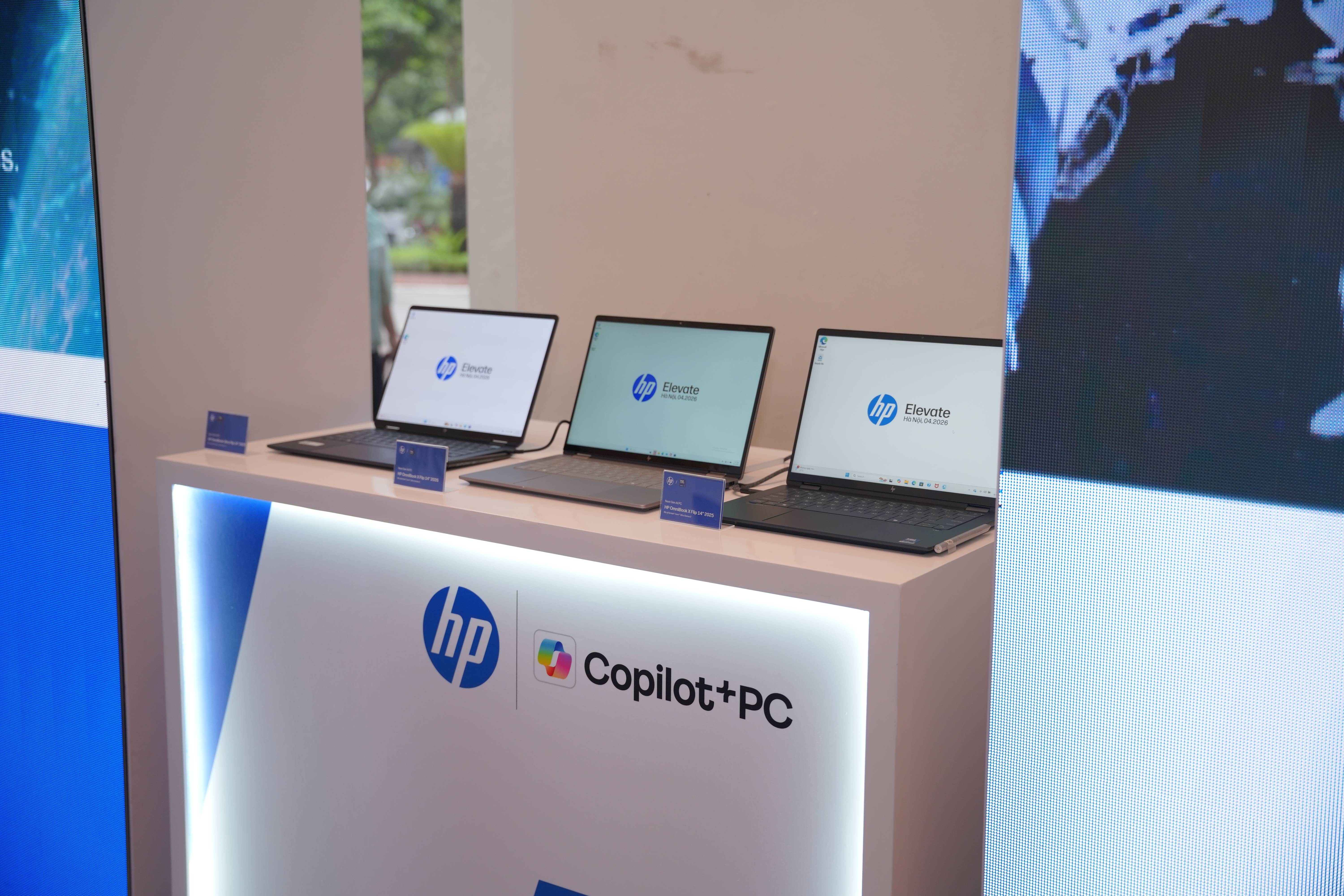 cac-san-pham-duoc-trung-bay-tai-su-kien-hp-elevate-2026-compressed-1776340822.jpg