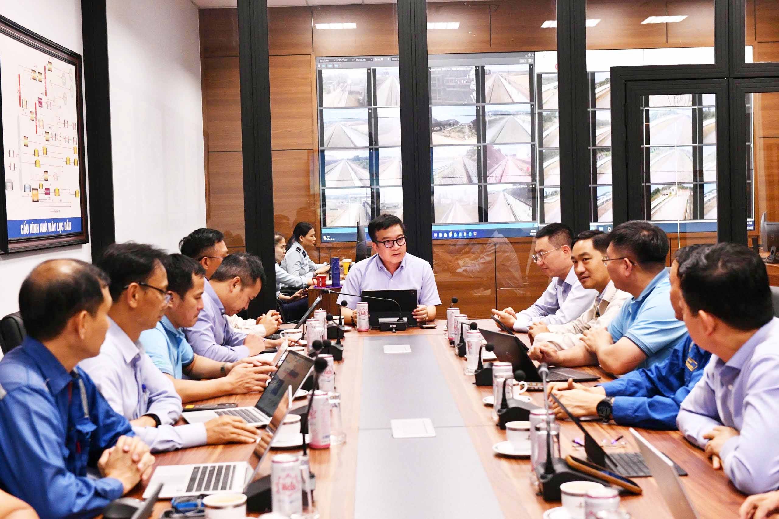 7-tong-giam-doc-bsr-nguyen-viet-thang-chu-tri-buoi-lam-viec-1777626088.jpg