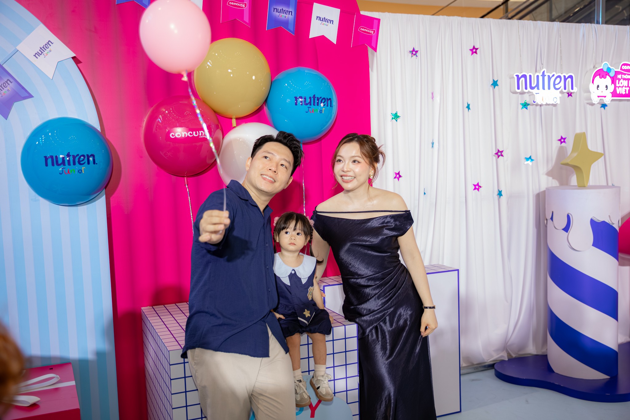 gia-dinh-kol-trinh-pham-chup-hinh-cung-photobooth-tai-su-kien-1778421519.jpg
