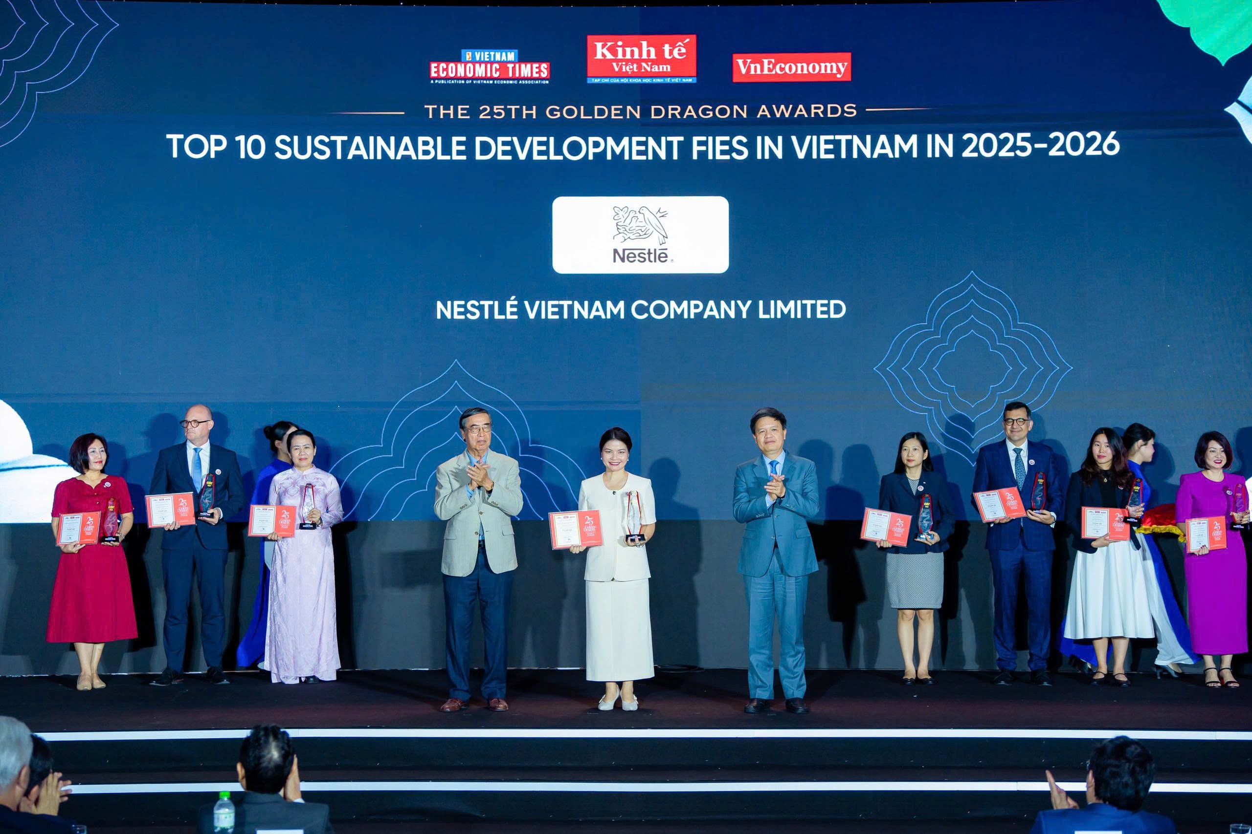 nestle-viet-nam-duoc-vinh-danh-top-10-doanh-nghiep-fdi-phat-trien-ben-vung-tai-hang-muc-phat-trien-chuoi-gia-tri-nong-nghiep-ben-vung-tai-le-trao-giai-rong-vang-2026-1-1778828903.jpeg