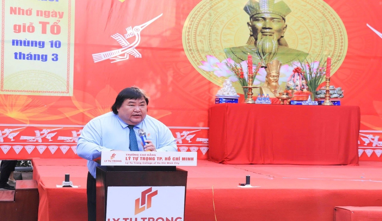 anh-2-khong-chi-truyen-thu-tri-thuc-khoa-hoc-nguoi-thay-con-mang-tren-vai-su-menh-thieng-lieng-gin-1779613392.jpg