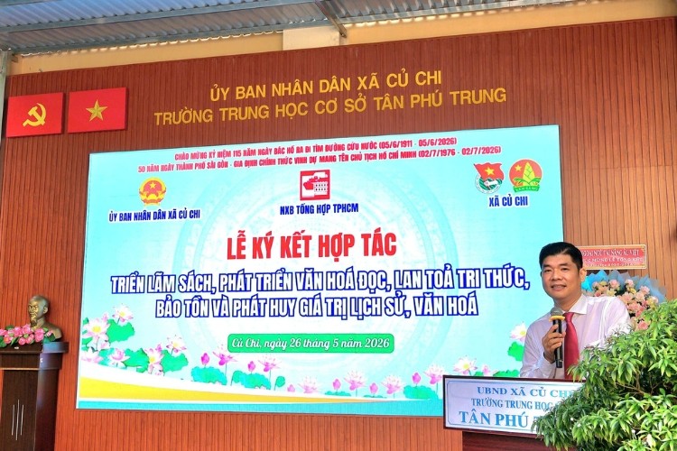 anh-01-ong-pham-kieu-hung-pho-bi-thu-chu-tich-ubnd-xa-cu-chi-tphcm-phat-bieu-tai-buoi-ky-ket-1779782650.jpg