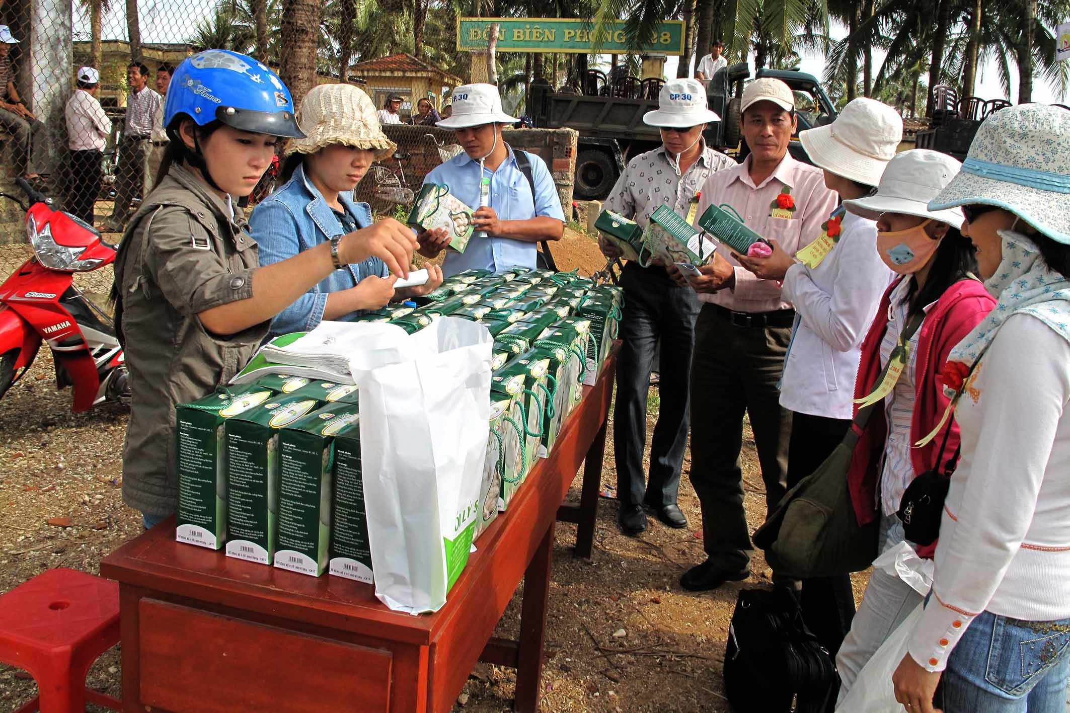 9-dac-san-toi-ly-son-ban-cho-du-khach-den-tham-quan-dao-anh-nguyen-dang-lam-1780049116.JPG