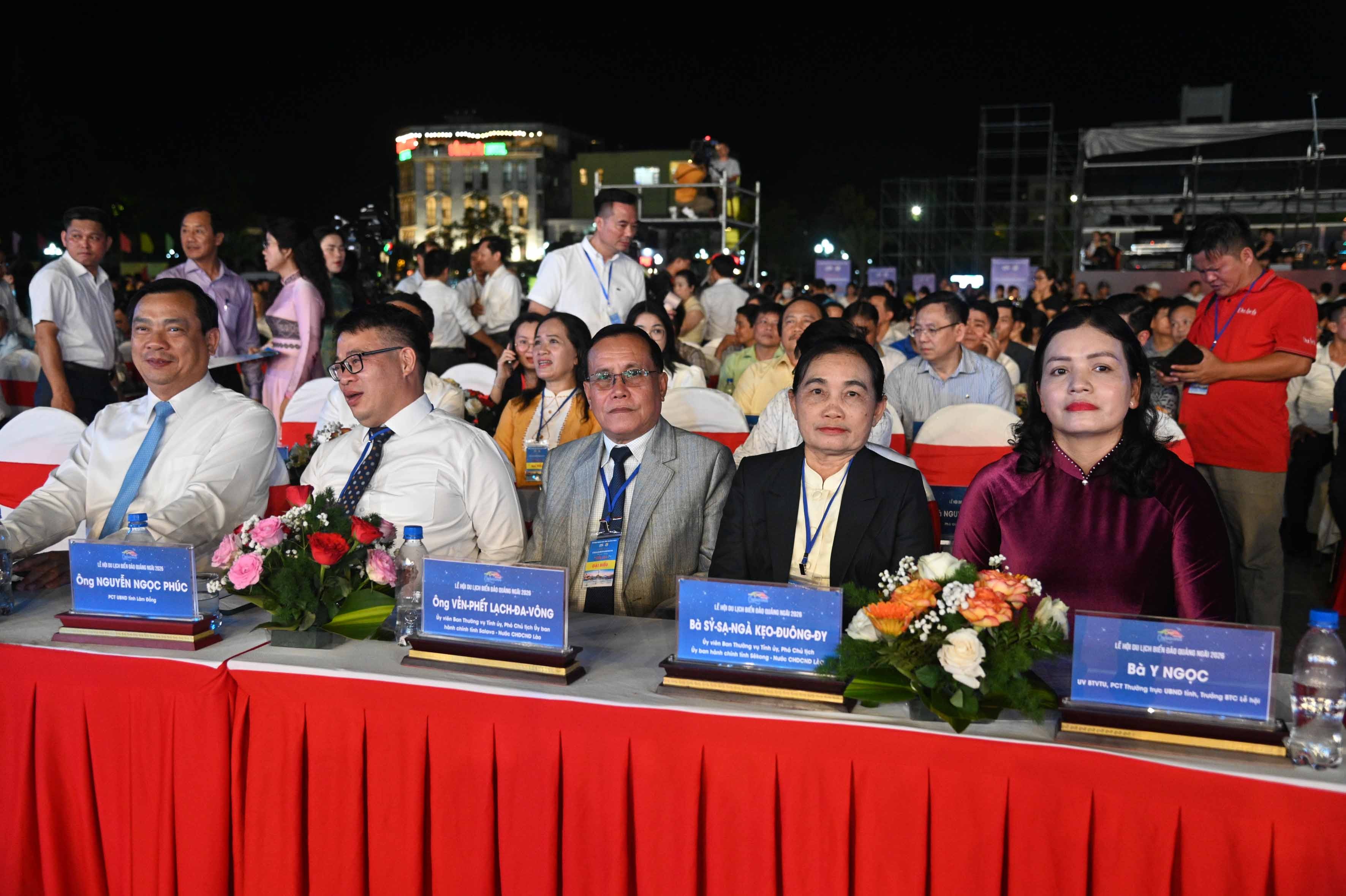 3-ba-y-ngoc-pho-chu-tich-tt-ubnd-tinh-va-lanh-dao-cac-tinh-nuoc-ban-1780156619.jpg
