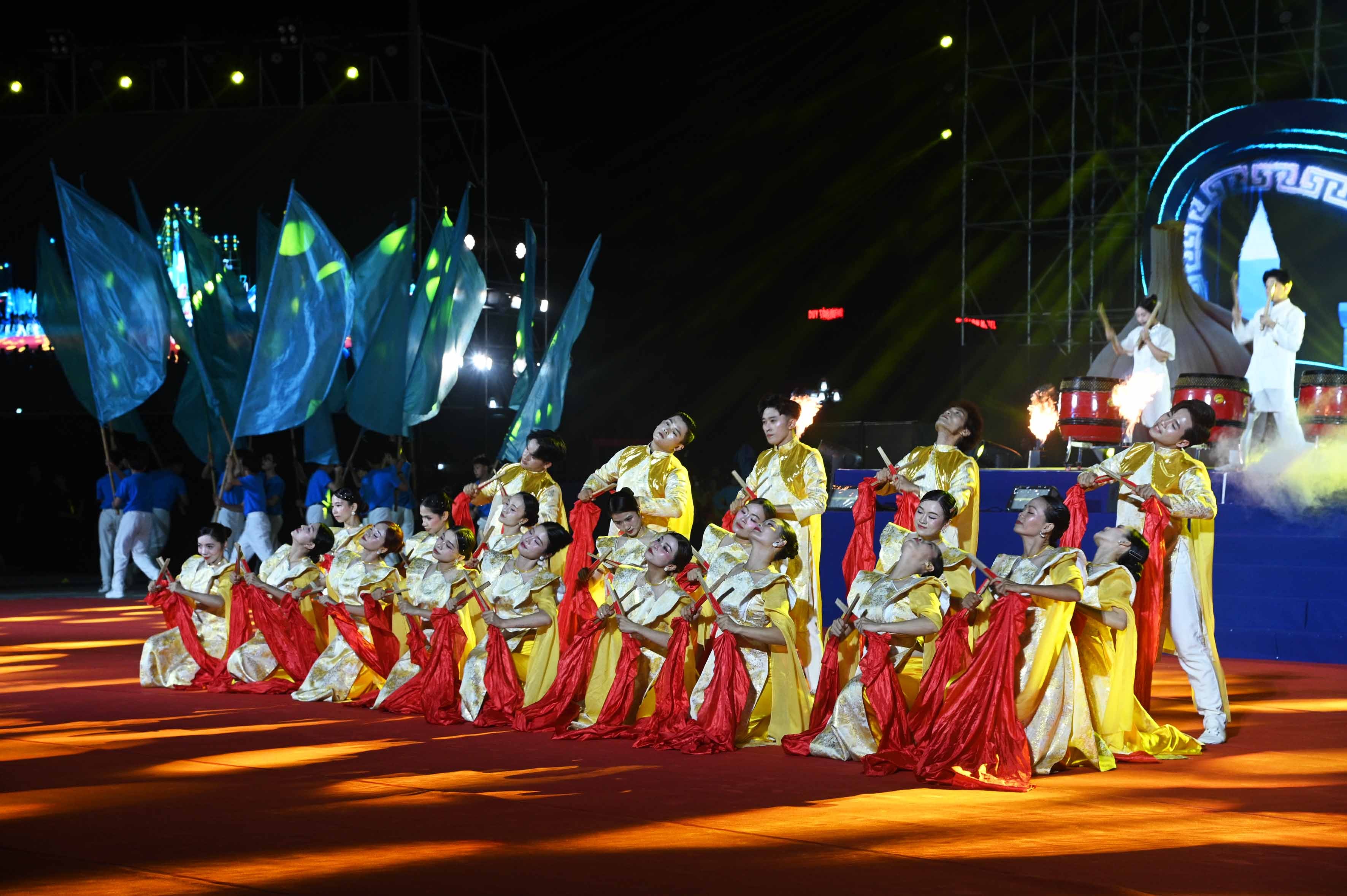 9-chuong-trinh-nghe-thuat-1780156619.jpg