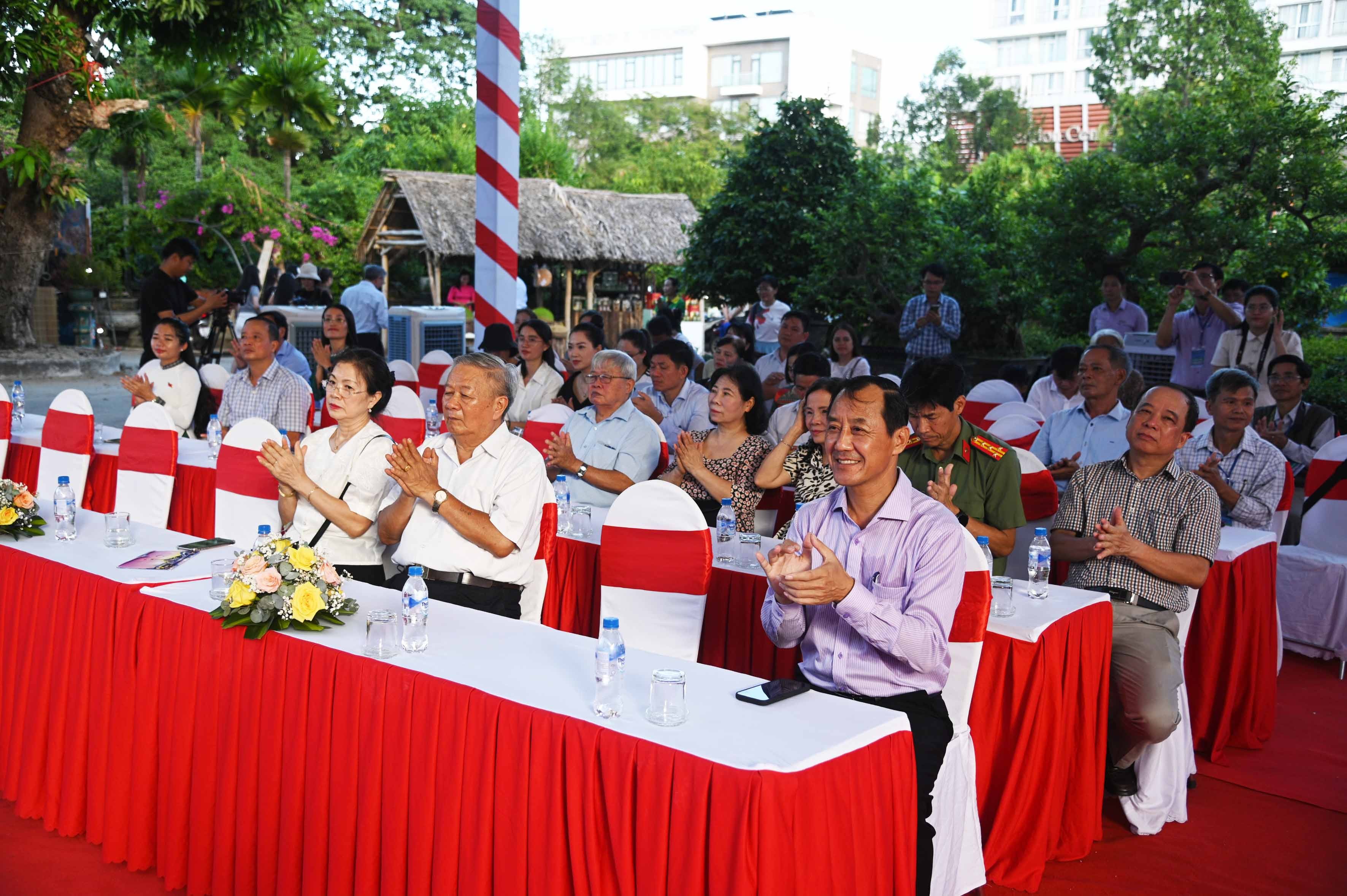 dsc-4575-cac-dai-bieu-du-khai-mac-1780139919.jpg