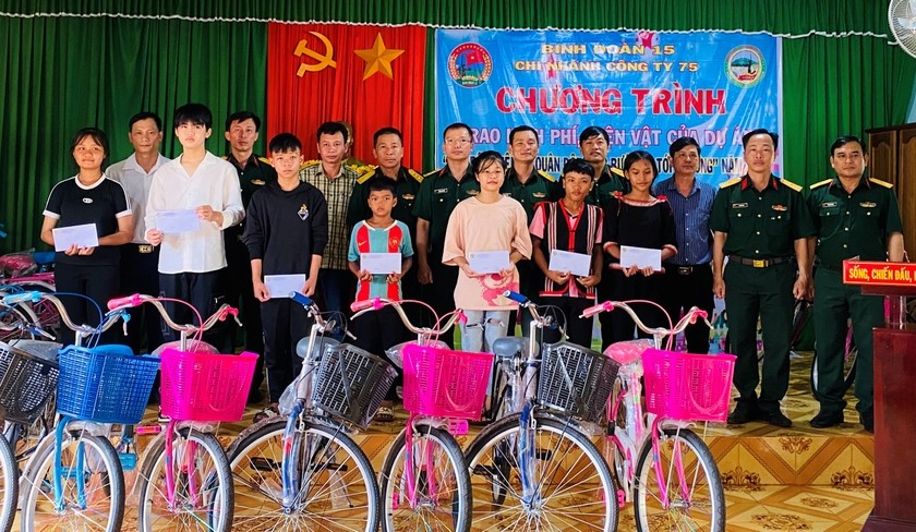 trao-tien-va-hien-vat-1499-1780992277.jpg