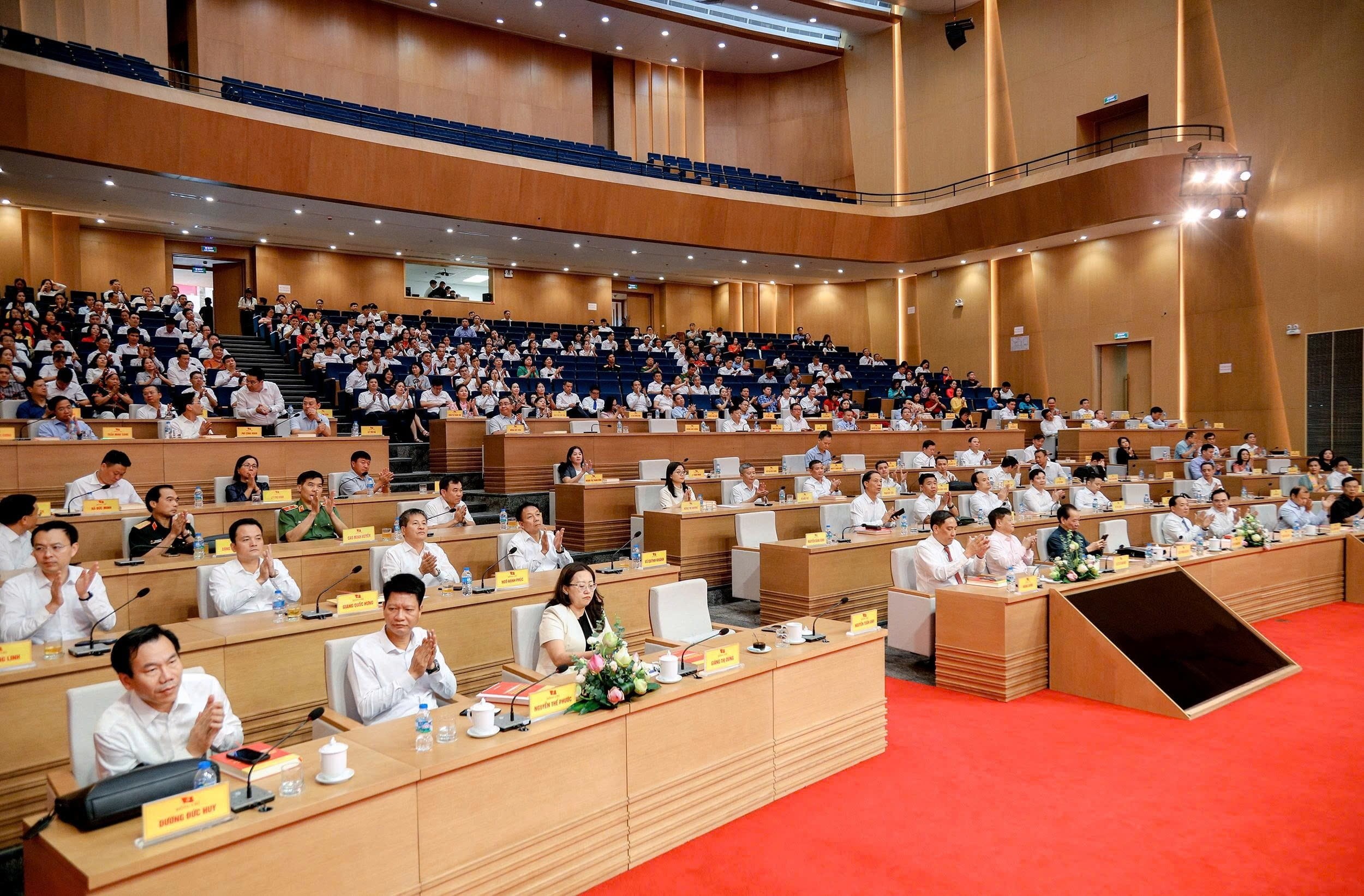 toan-canh-hoi-thao-1-1781091008.jpg
