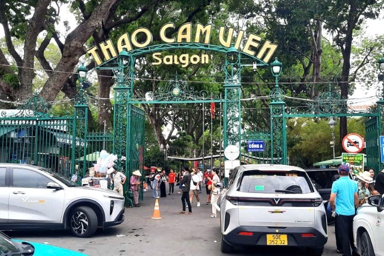 anh-1-thao-cam-vien-sai-gon-la-diem-den-hap-dan-danh-cho-gia-dinh-va-du-khach-trong-mua-he-2026-1781159855.jpg