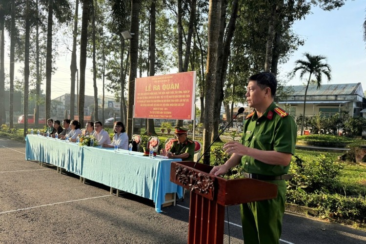 anh-1-trung-ta-nguyen-thanh-duyen-truong-cong-an-xa-an-nhon-tay-tphcm-phat-bieu-tai-buoi-le-ra-quan-1-1781431803.jpg