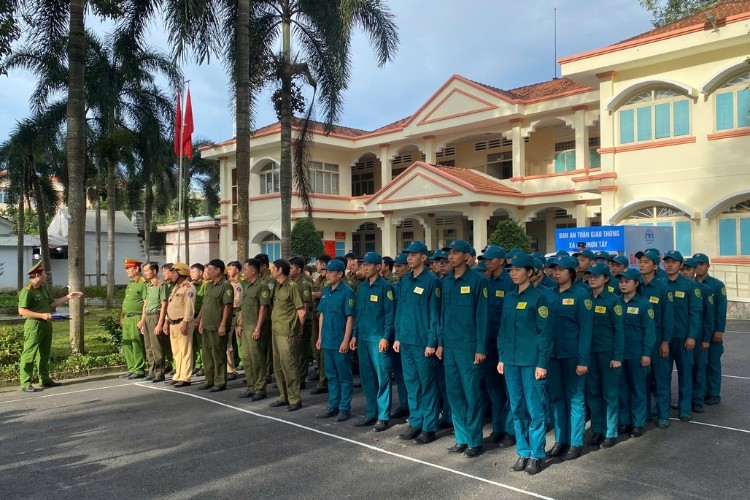 anh-3-ban-an-toan-giao-thong-xa-an-nhon-tay-tphcm-ra-quan-tuong-niem-ngay-an-toan-giao-thong-1781431803.jpg