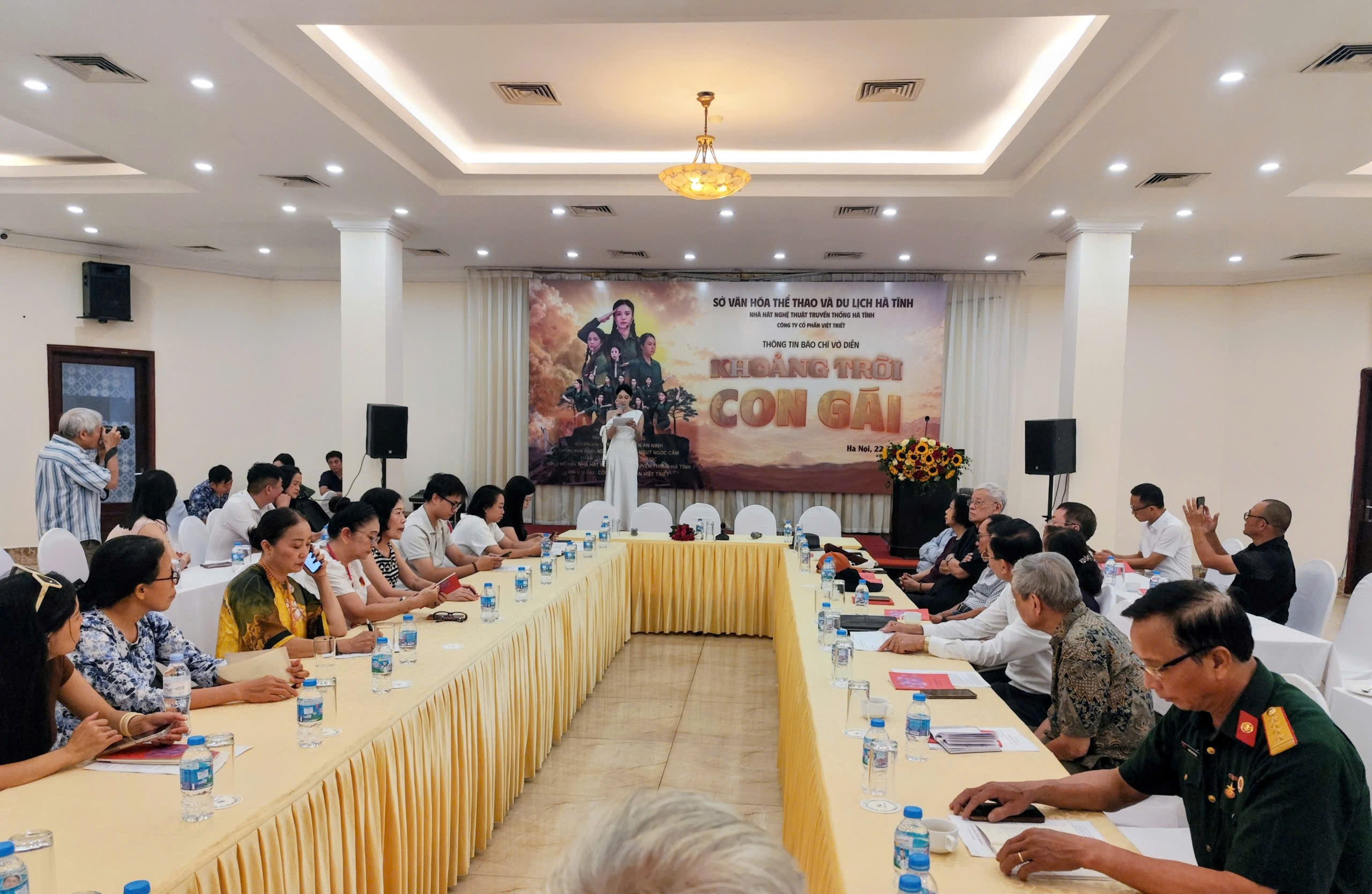 khoang-troi-con-gai1-1782273369.jpg