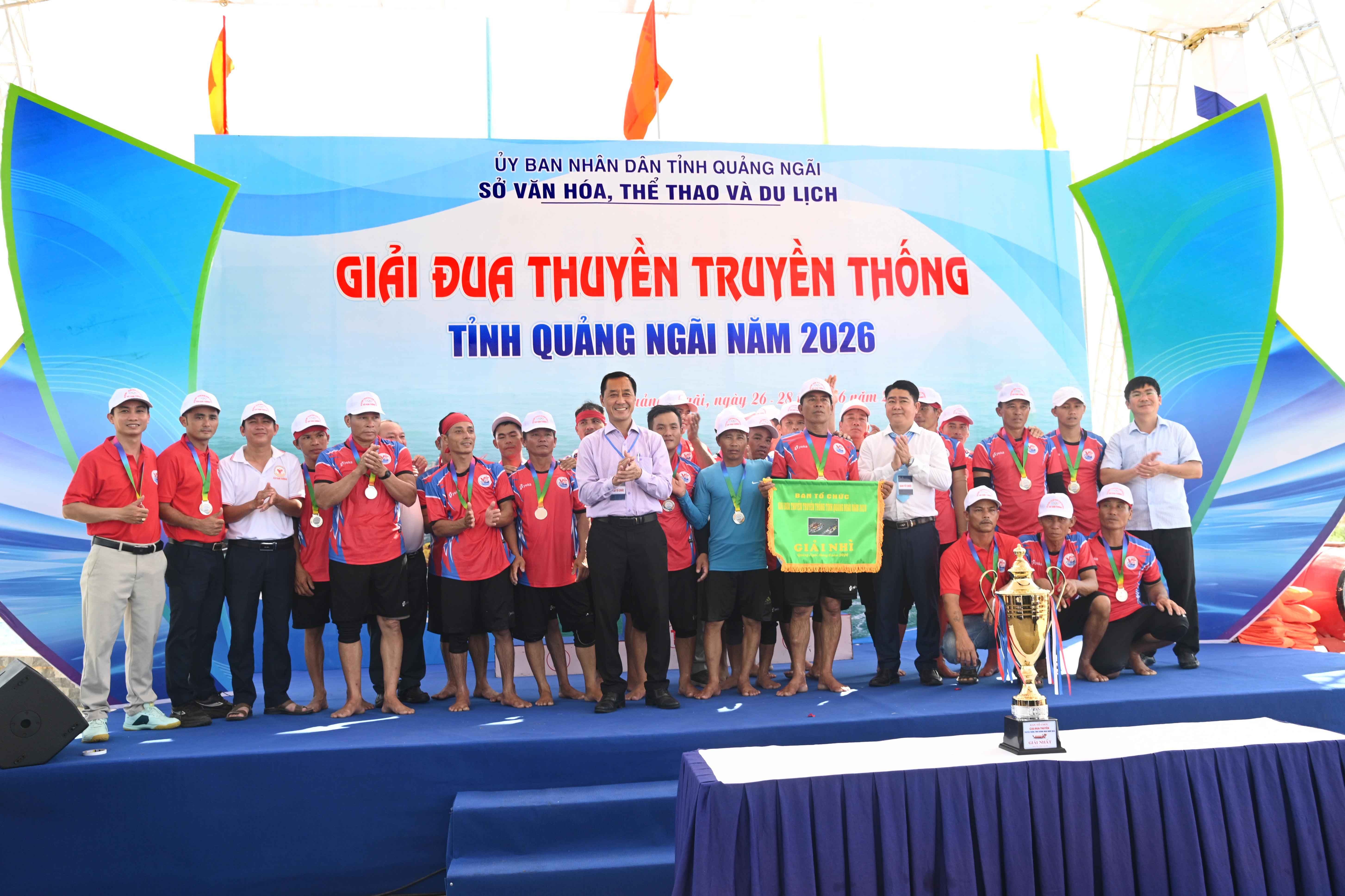10-trao-giai-nhi-cho-doi-thuyen-xa-van-tuong-1782549269.jpg