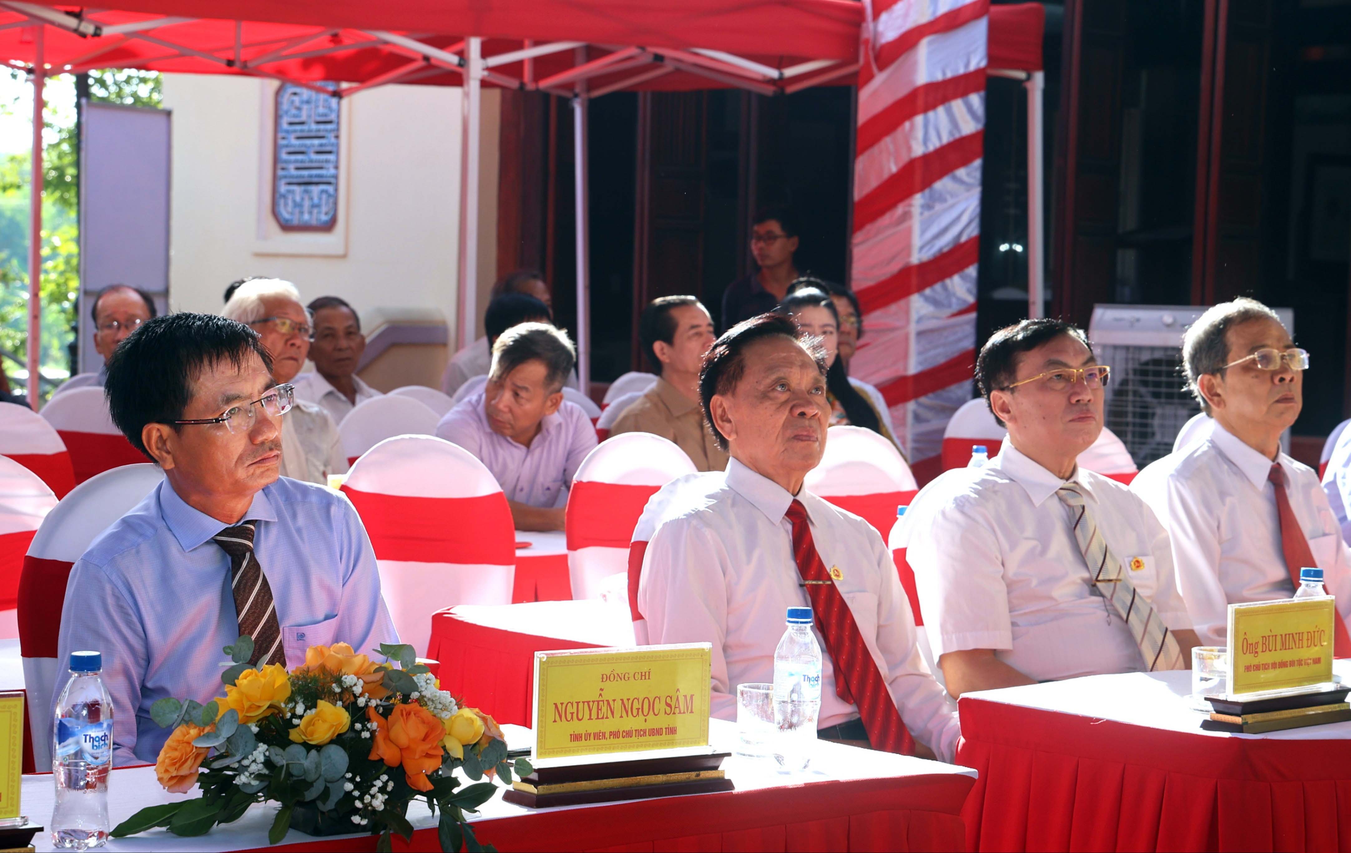 2cac-dai-bieu-tham-du-buoi-le-1782634282.jpg