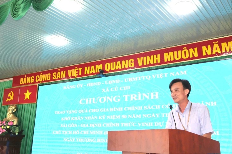 anh-1-ong-tran-quang-thai-uy-vien-ban-thuong-vu-pho-chu-tich-ubnd-xa-cu-chi-phat-bieu-tai-buoi-le-trao-qua-1782817108.jpg