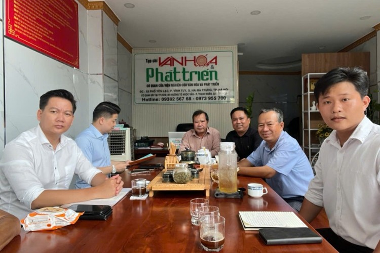 anh-1-lanh-dao-co-quan-dai-dien-tap-chi-dien-tu-van-hoa-va-phat-trien-tai-tp-ho-chi-minh-cung-can-bo-phong-vien-bien-tap-vien-tai-buoi-le-so-ket-6-thang-dau-n-1783325766.jpg