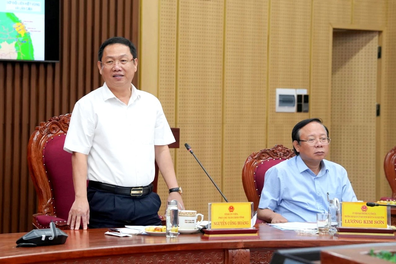 2-pho-chu-tich-ubnd-tinh-quang-ngai-nguyen-cong-hoang-phat-bieu-tai-buoi-lam-viec-1784809588.jpg