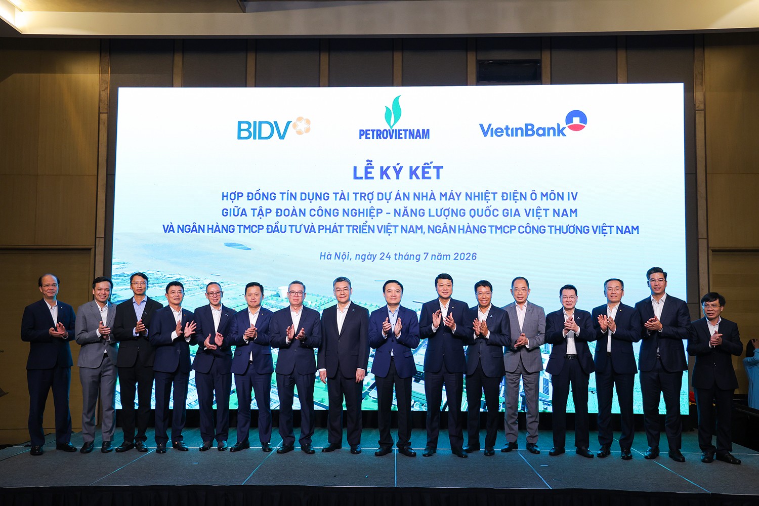 lanh-dao-petrovietnam-bidv-va-vietinbank-tai-le-ky-ket-3-1785213070.JPG