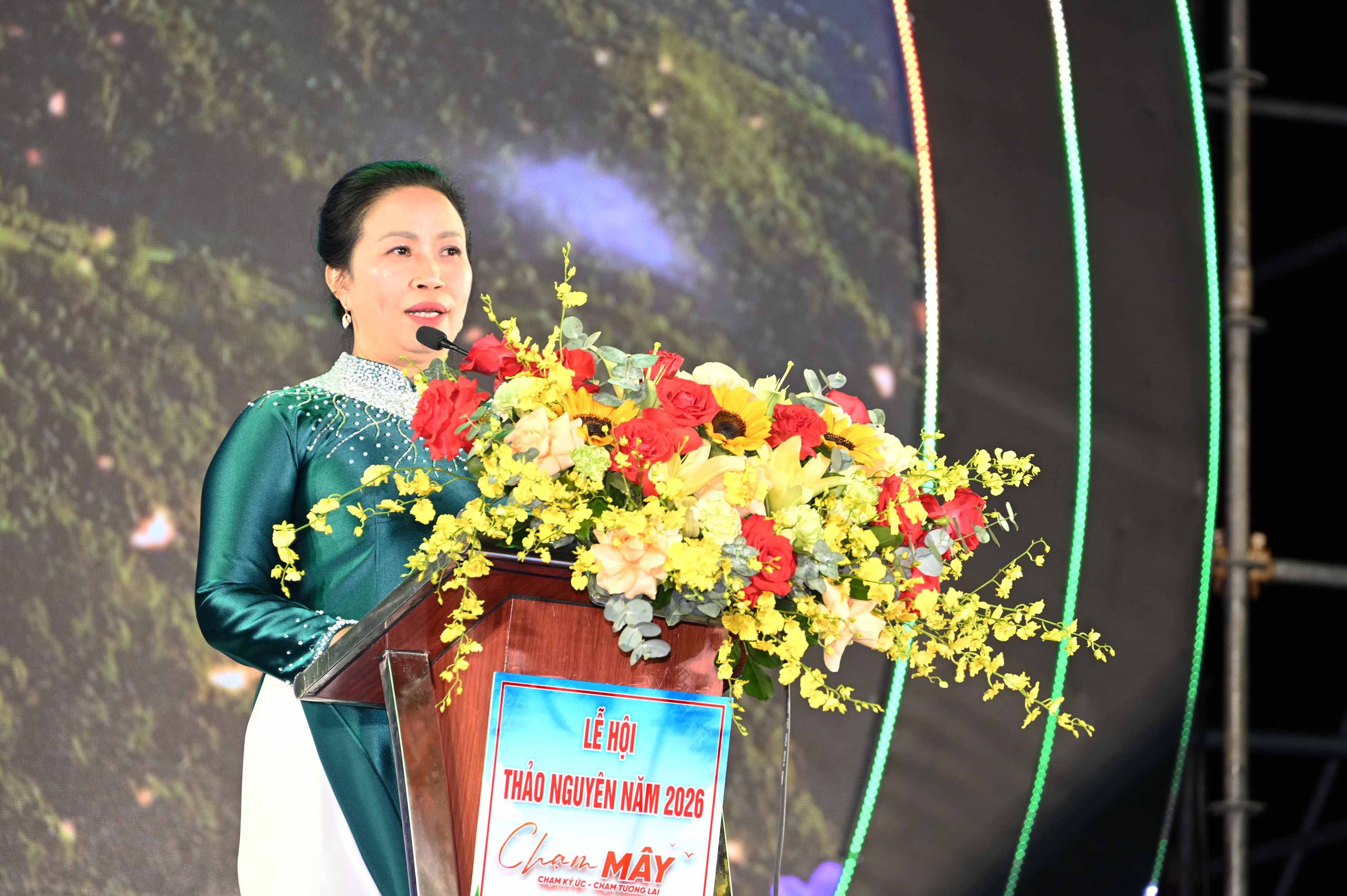 5a-dsc-8024-ba-nguyen-thi-van-chu-tich-ubnd-xa-dang-thuy-tram-phat-bieu-khai-mac-le-hoi-thao-nguyen-nam-2026-1786271168.jpg