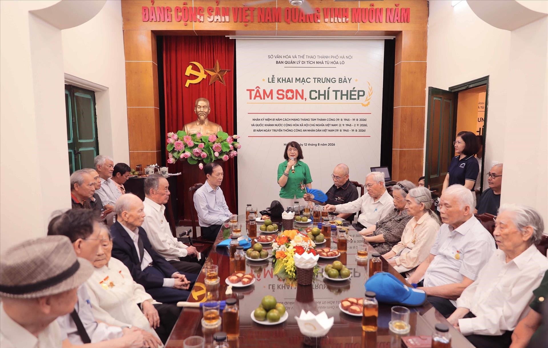vna-potal-ra-mat-trung-bay-tam-son-chi-thep-894935712-10-54-7-1786522689.jpg