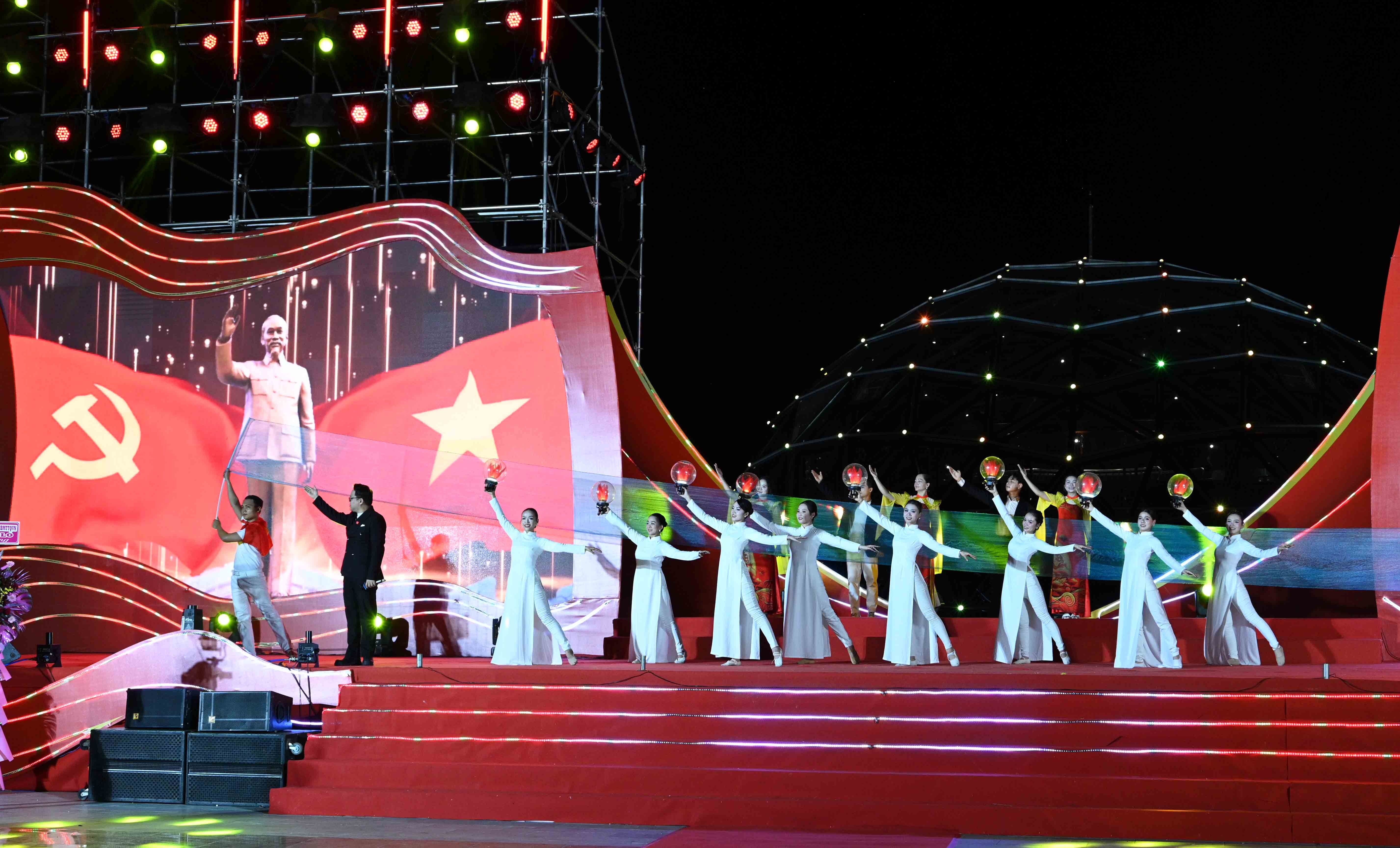 12-dsc-0258a-chuong-trinh-nghe-thuat-1-1787846454.jpg