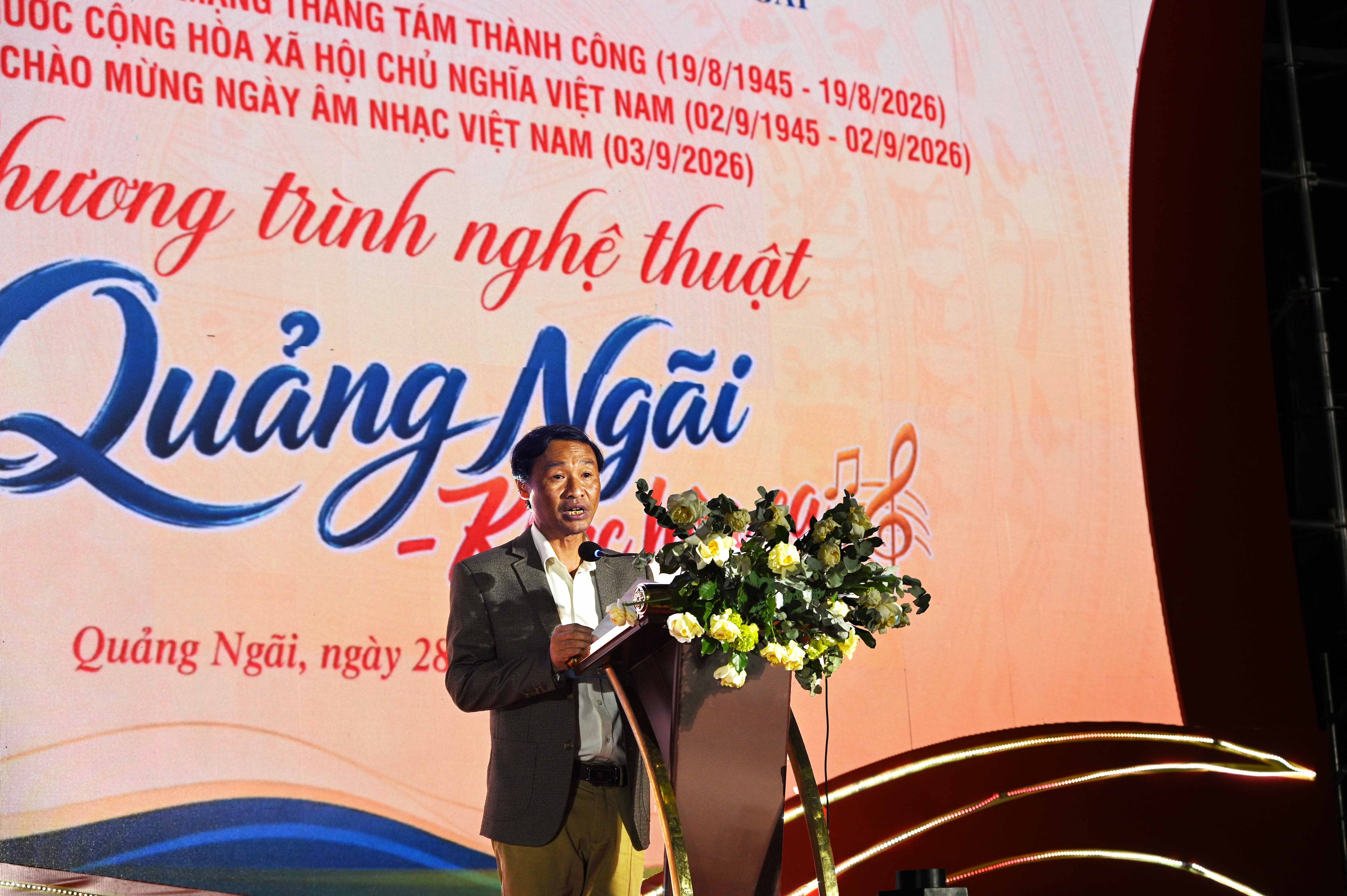 4-dsc-0381-ong-dinh-su-giang-chu-tich-hoi-vhnt-quang-ngai-phat-bieu-khai-mac-chuong-trinh-1787927724.jpg
