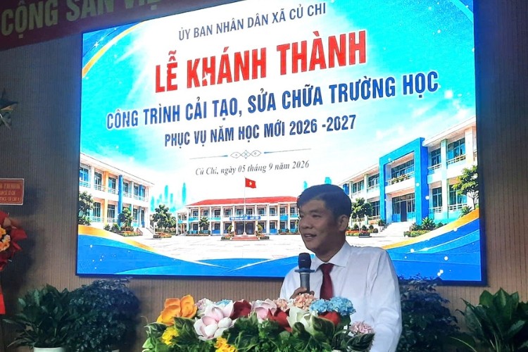 anh-1-ong-pham-kieu-hung-pho-bi-thu-dang-uy-chu-tich-ubnd-xa-cu-chi-tphcm-phat-bieu-trong-buoi-le-khai-giang-nam-hoc-2026-2027-tai-truong-thcs-cu-chi-1-1788665333.jpg