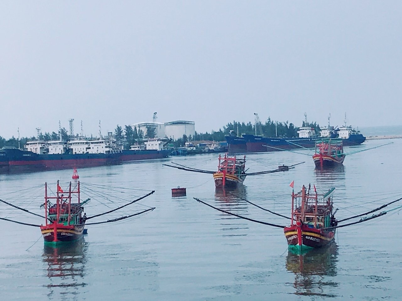 2-tren-dong-song-que-huong-1790068842.JPG