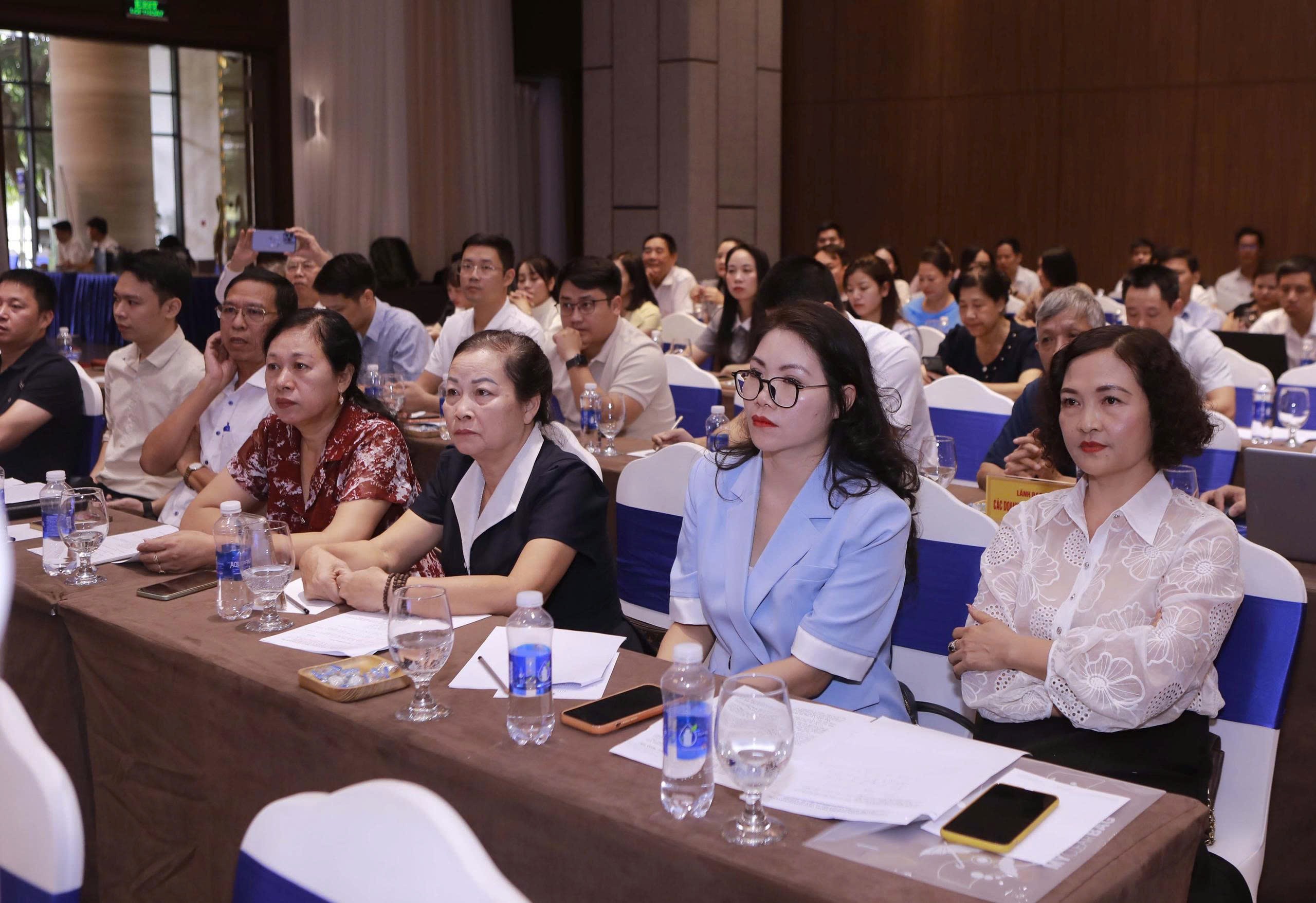 1-cac-dai-bieu-du-hoi-nghi-1790162047.jpg