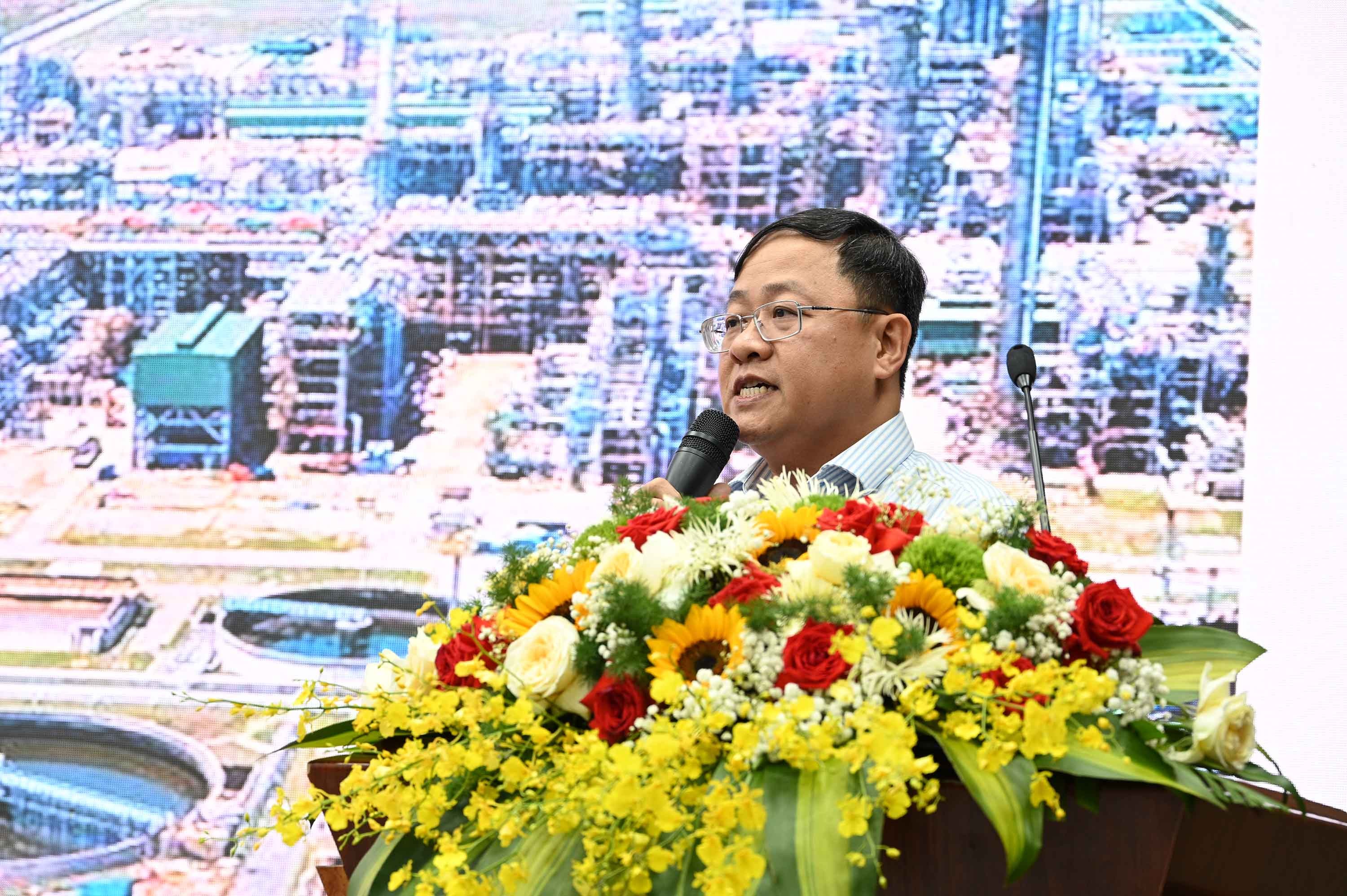 11-dsc-0800-tien-si-hoang-hong-diep-giam-doc-phan-hieu-truong-dh-tai-chinh-marketing-tp-hue-tham-luan-tai-hoi-thao-1790238294.jpg