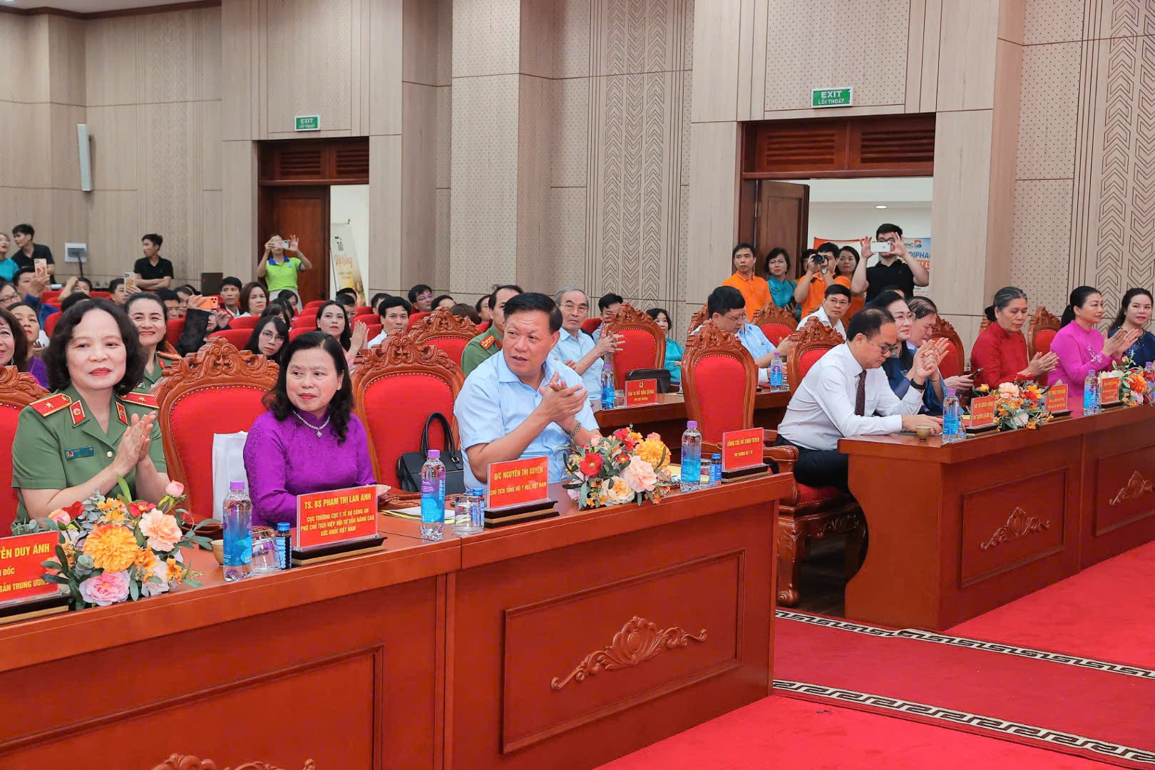 dt1ab-thuy2-1790649177.jpg