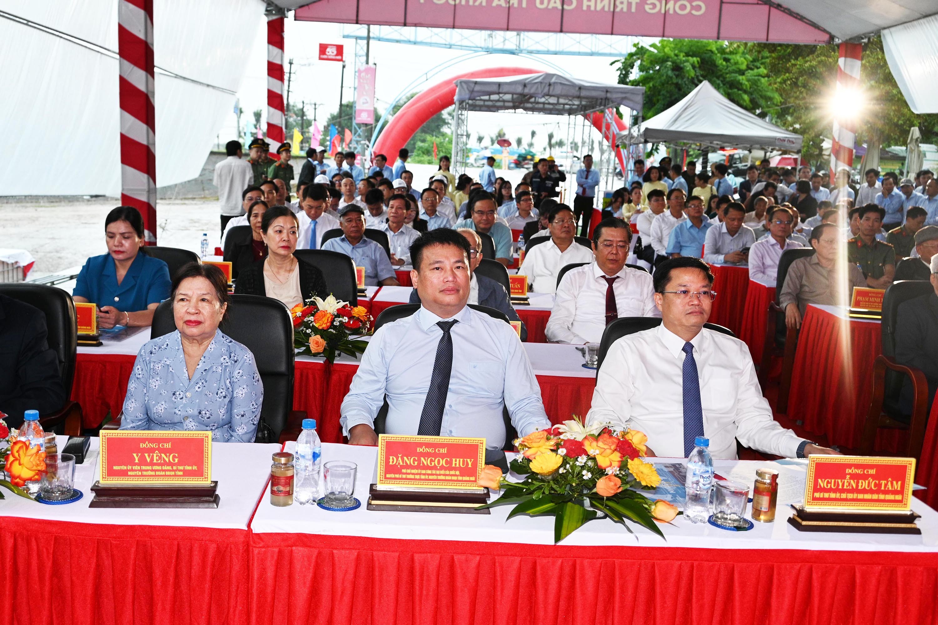 1a-dsc-0970-cac-dong-chi-lanh-dao-tinh-nguyen-lanh-dao-tinh-du-le-khoi-cong-1791444494.jpg