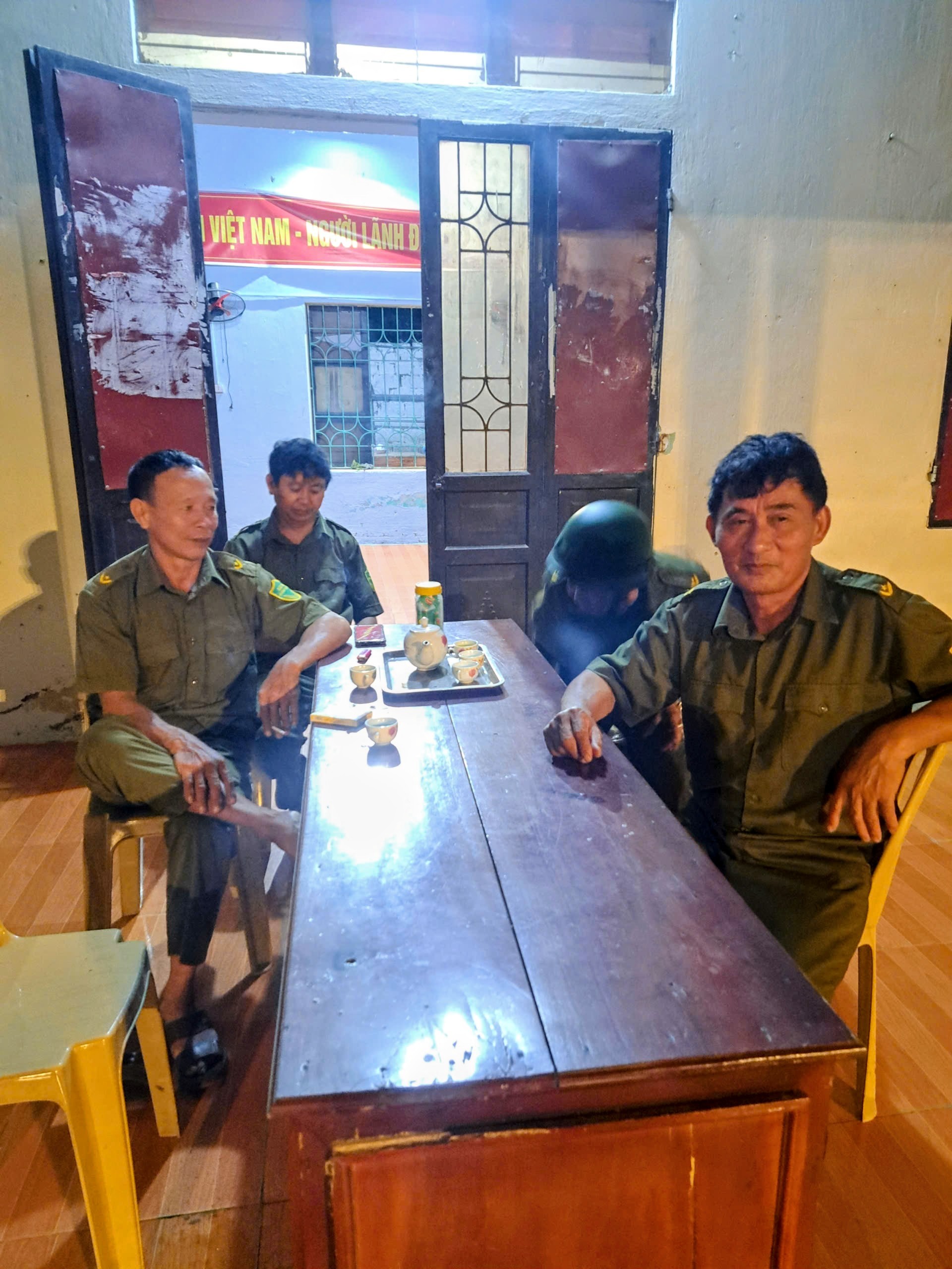 to-bao-ve-antt-thon-hoa-binh-xa-ha-trung-thanh-hoa-truc-dem-tai-nha-van-hoa-thon-1793162628.jpg